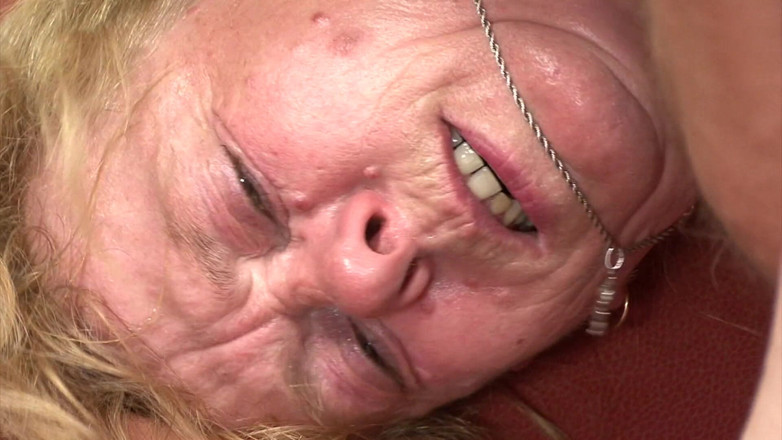 Private Lustpigs: La nonna ama 69!