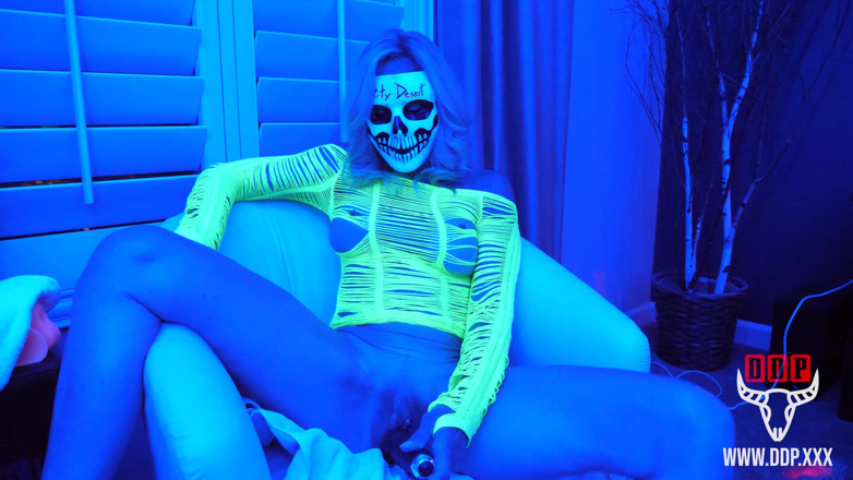 Dirty Desert Productions: Soția sexy își surprinde soțul cu o vedetă porno