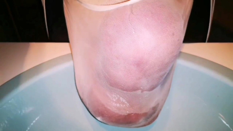 Monster_Meat_: Meando en mi lencería transparente
