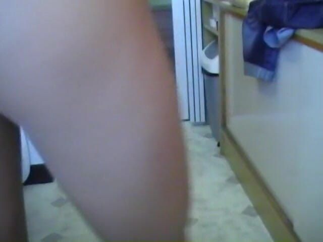 POV Orgasms: Sexy teenagerka dělá salát a šuká