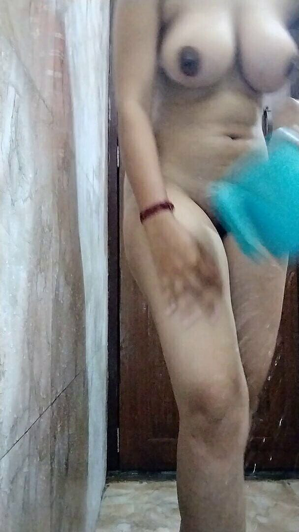 Riyathakur: Cuñado vio secretamente a la cuñada mientras se bañaba desnuda