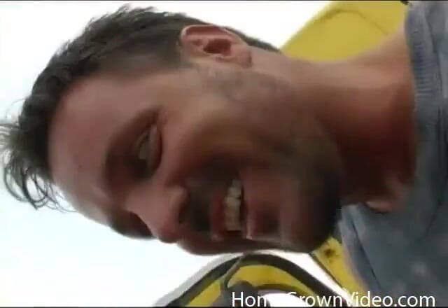 Homegrown Anal Sex: Sie hilft ihm mit mehr als seinem bus