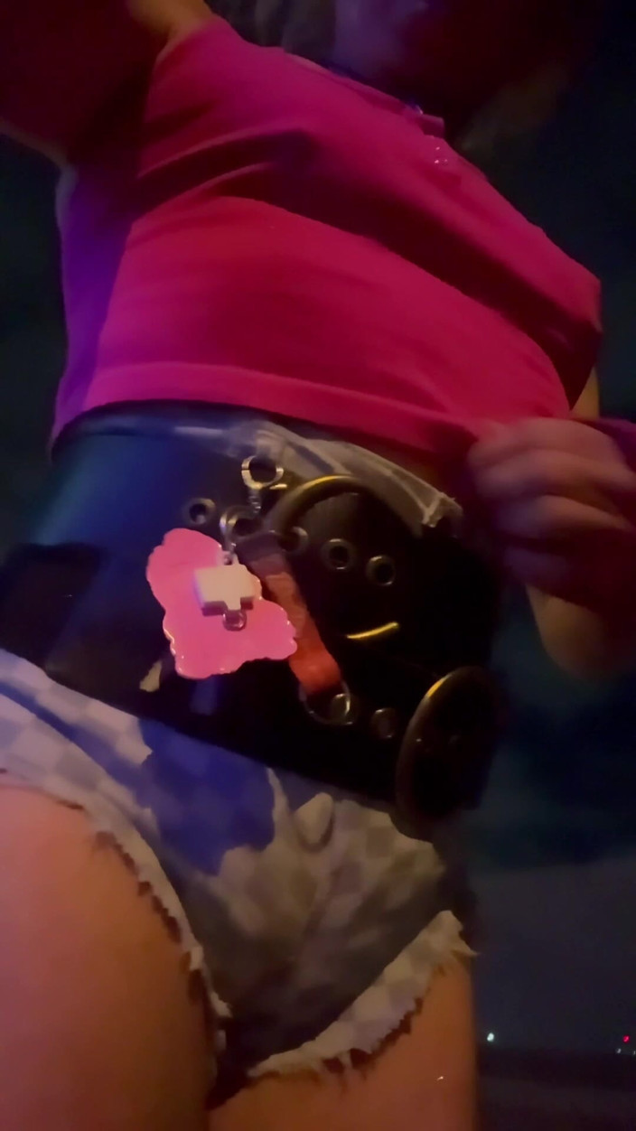 CindieLove: Troia sissy pubblica TRAV