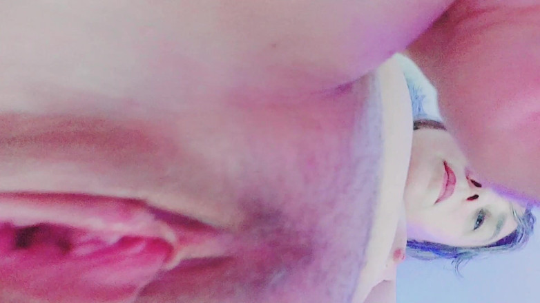 Nicolette69w: MILF Joue Avec Sa Chatte Mouillée