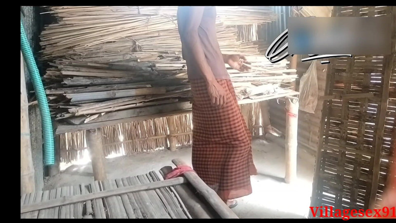 Villagesex91: Esposa del pueblo folla en cuatro al aire libre en...