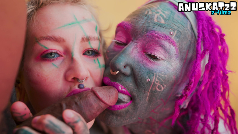 Anuskatzz: La première expérience de bite d’une femme trans - trio avec...