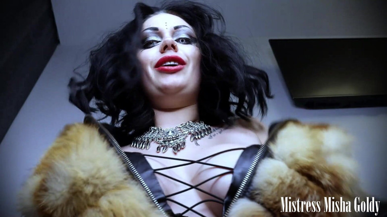 Goddess Misha Goldy: Я люблю їсти своїх крихітних людей, які випадково потрапили в мій будинок!