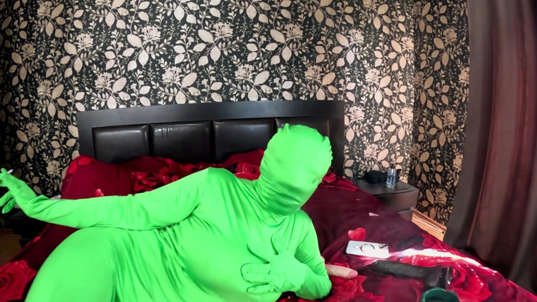 MilfyCalla: Mainan encasement Zentai penuh. Kote hitam besar mengusik dildo, faraj...