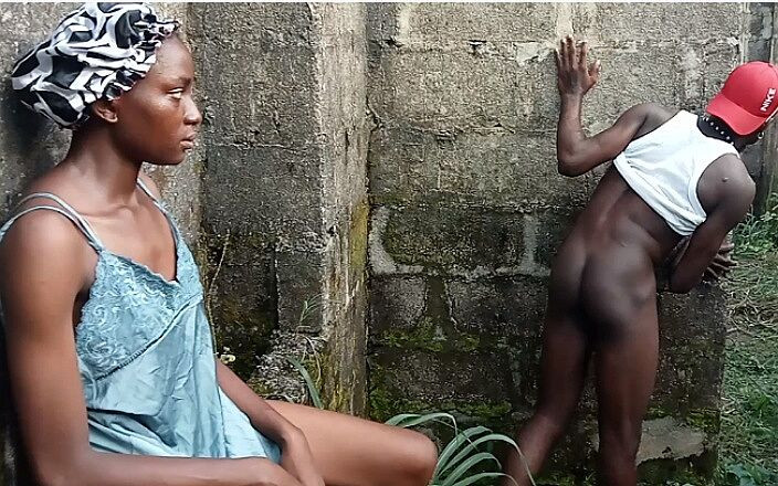 Sexyberrie1: Adaobi âm hộ ướt át ngọt ngào bị đụ bởi cậu bé khu vực...