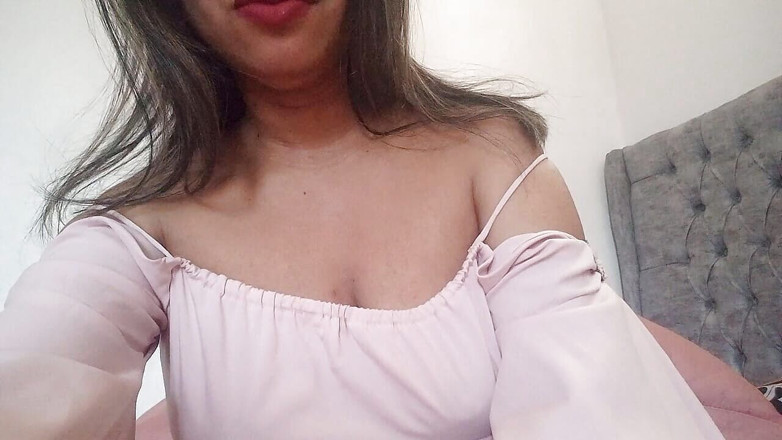 PATY PATY: Latina se masturba mientras nos cuenta sobre su primera vez...