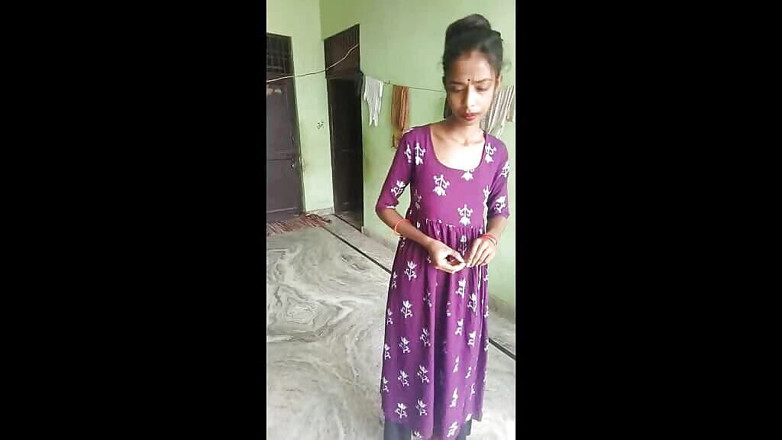 Truefuker: Adik tiriku yang lagi sange berat minta aku ngocok kontolnya...