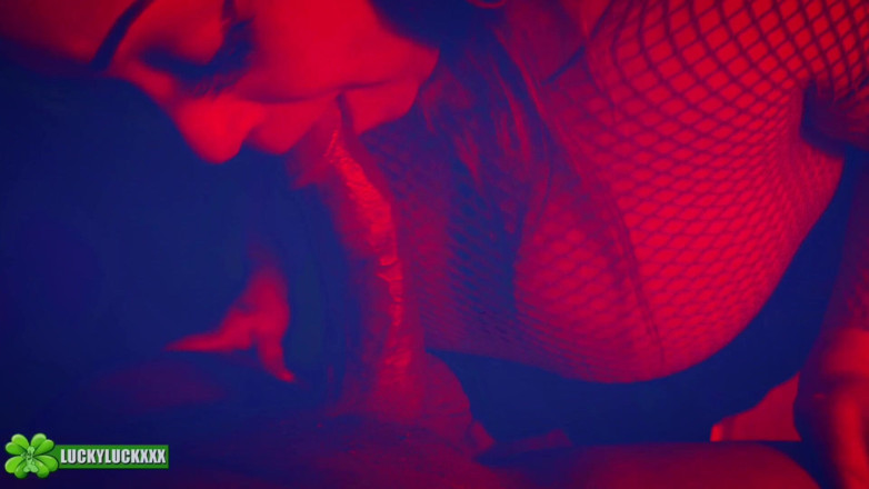 Lucky Luck XXX: Sophia Rose, fille chanceuse - Pipe incroyable en POV spéciale Rouge