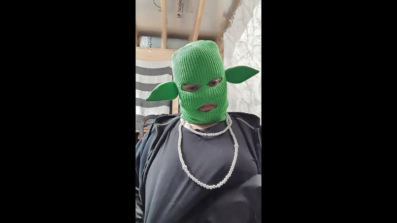 GBLNMMMY: Bbw gemaskerde milf spuit op handschoenen