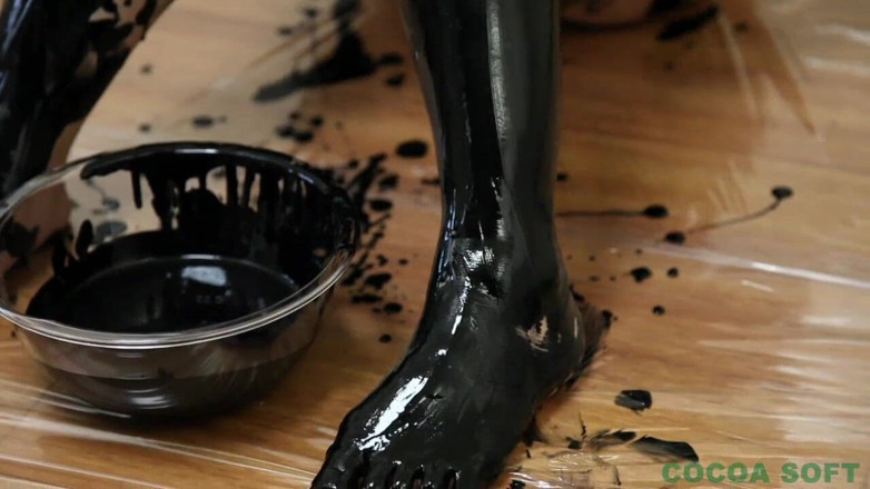 Cocoa Soft: Casting pour une jeune Asiatique. Body paint et casting mouillé...