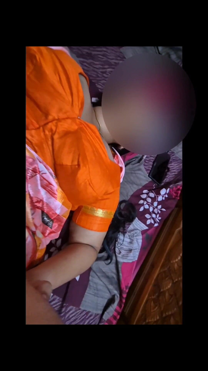 Black & white desicat: Toket besar tante seksi sreejaa diremas dan disepong habis-habisan sambil...
