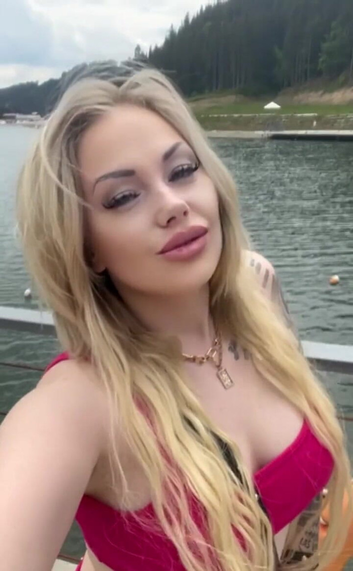 Goddess Misha Goldy: なんという女性でしょう!あなたの心と財布をファックします-女神に完全にあきらめてください