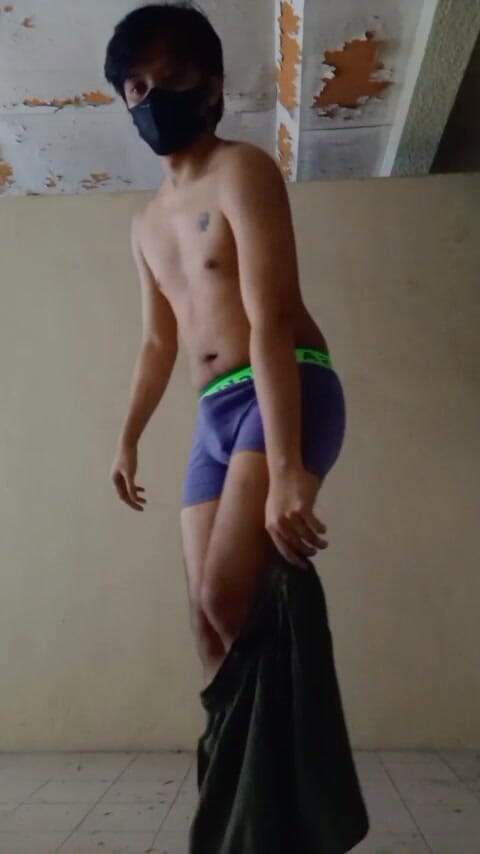 KrakenTwink: Striptease ao ar livre para padrasto! Quer participar? Pinoy Softcore