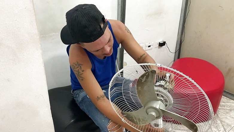 Joraul: Mon fan s'est cassé, j'appelle le technicien et je le...