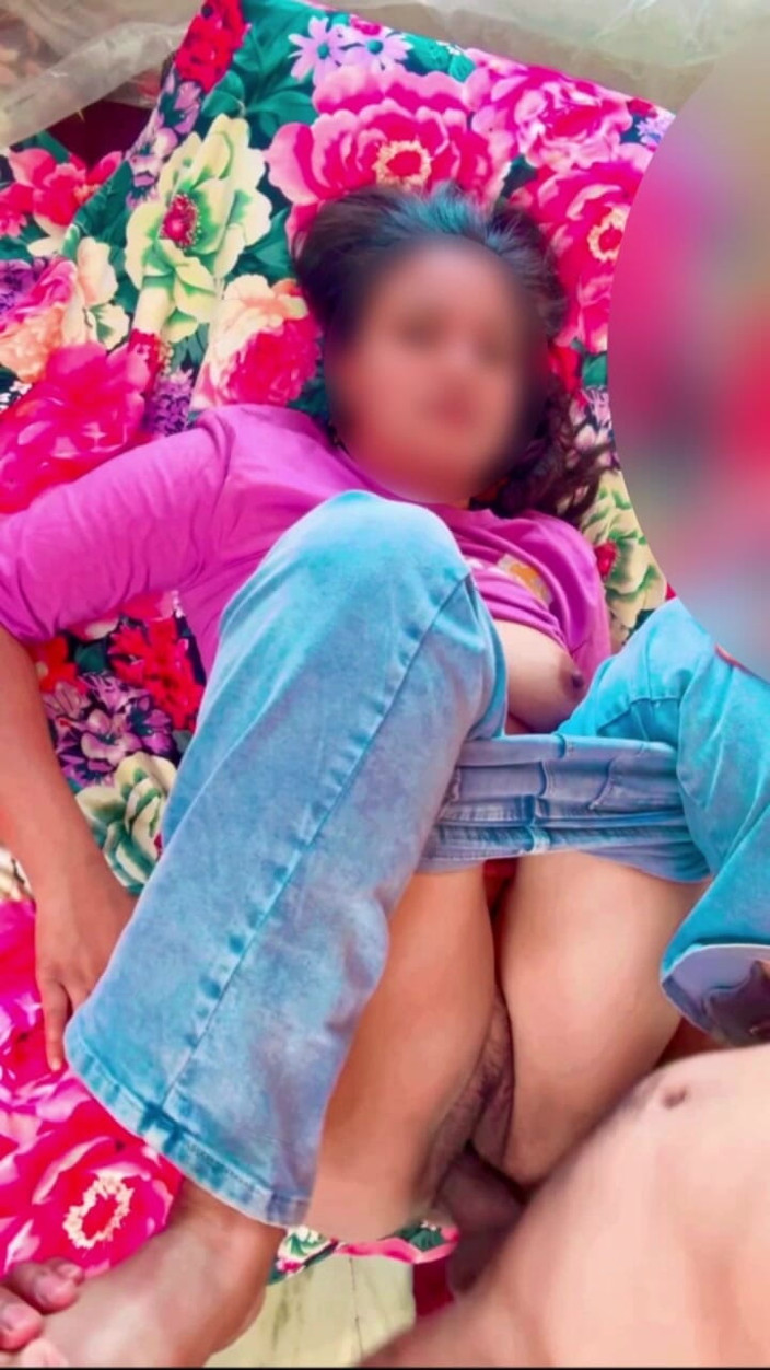 Your_aisha: Desi ragazza del villaggio scopa così duramente con il suo...
