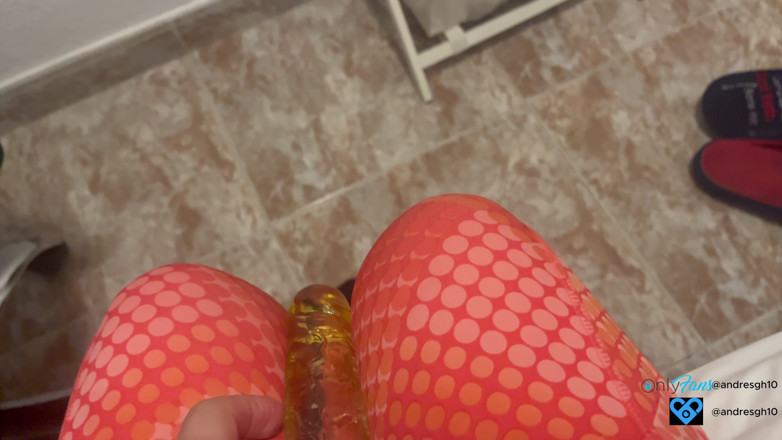 Andresgh10: Pria muda dengan legging masturbasi