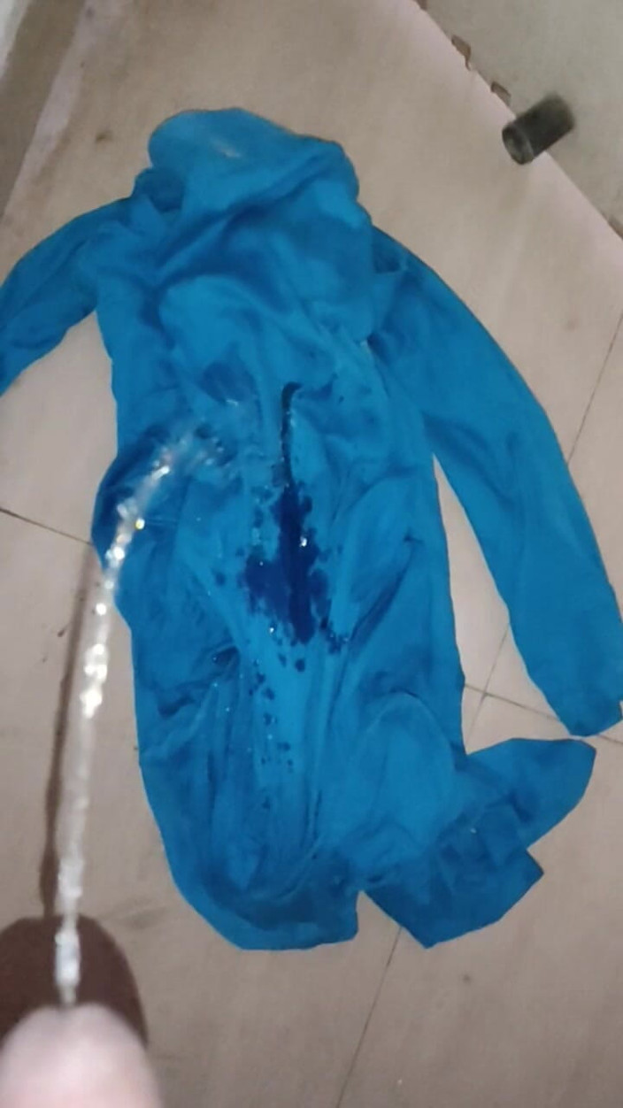 Satin And Silky: Атласний шовк писяє порно - писання на костюм медсестри Салвар у роздягальні (44)