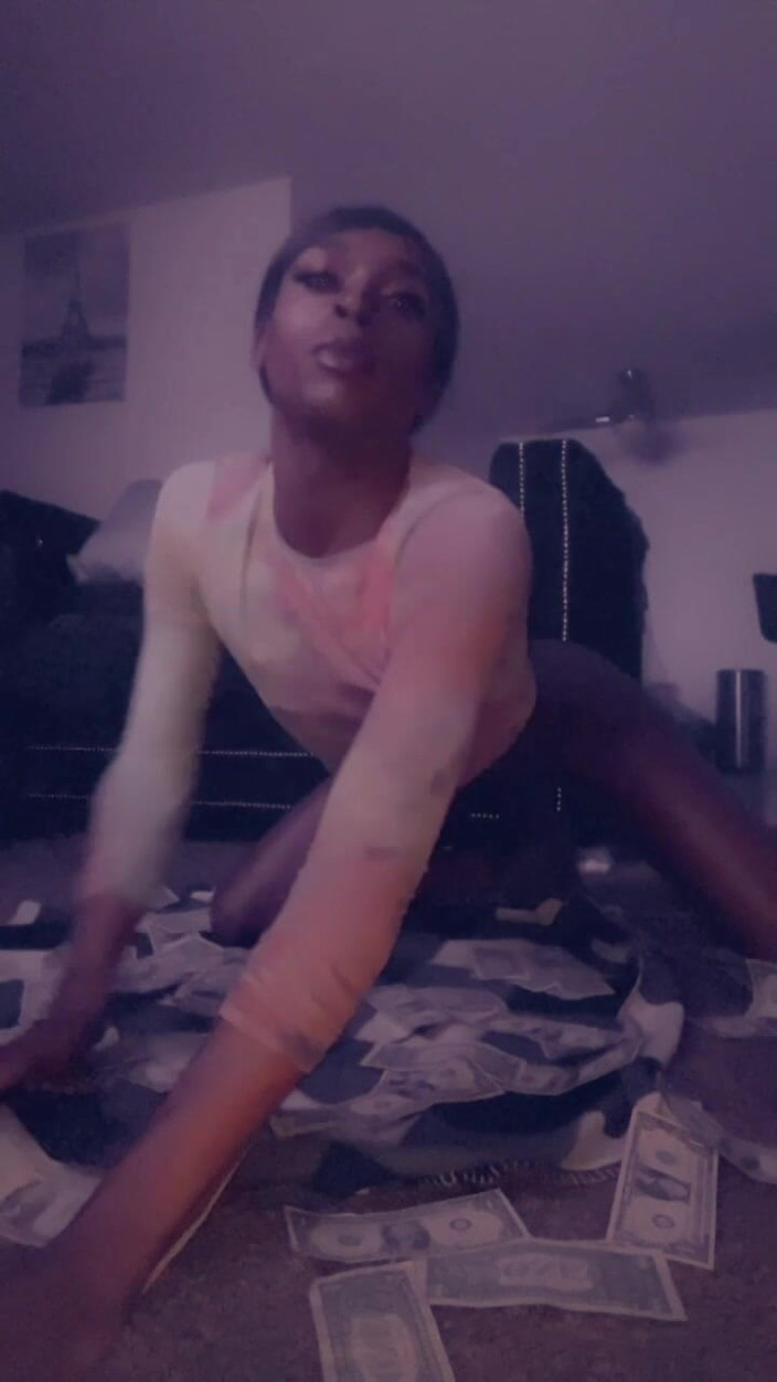 Yummie encounters: Sexy rabuda balançando a bunda