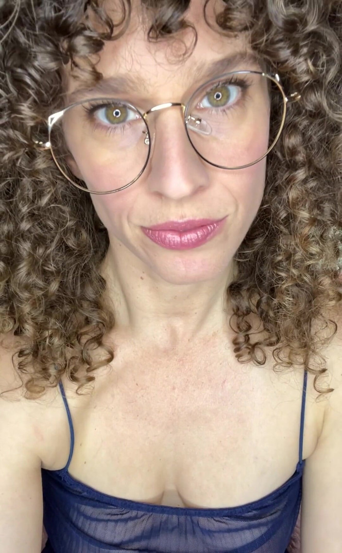 VibeWithMommy: Belle-mère, coaching masturbatoire ! J'ai besoin de vous.. J’ai besoin que...