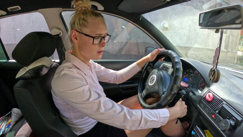HotPrincessUA: Donna d'affari segreta auto problema crani e gioco dildo