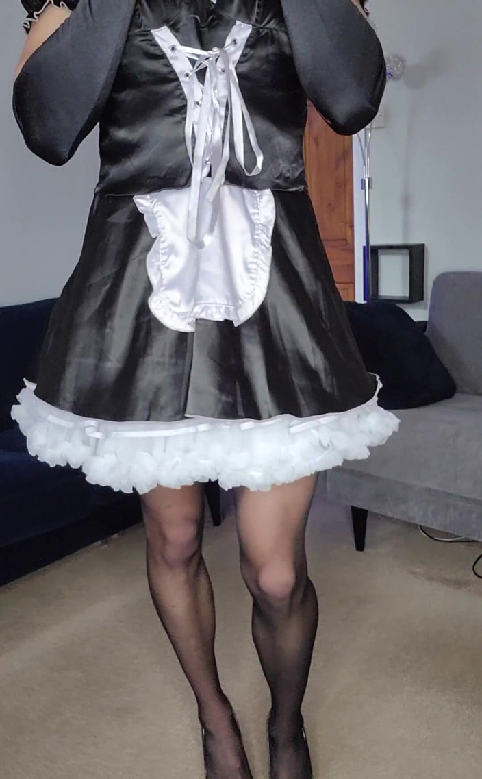 JessicaXD: ¿Te gusta mi uniforme de limpieza?
