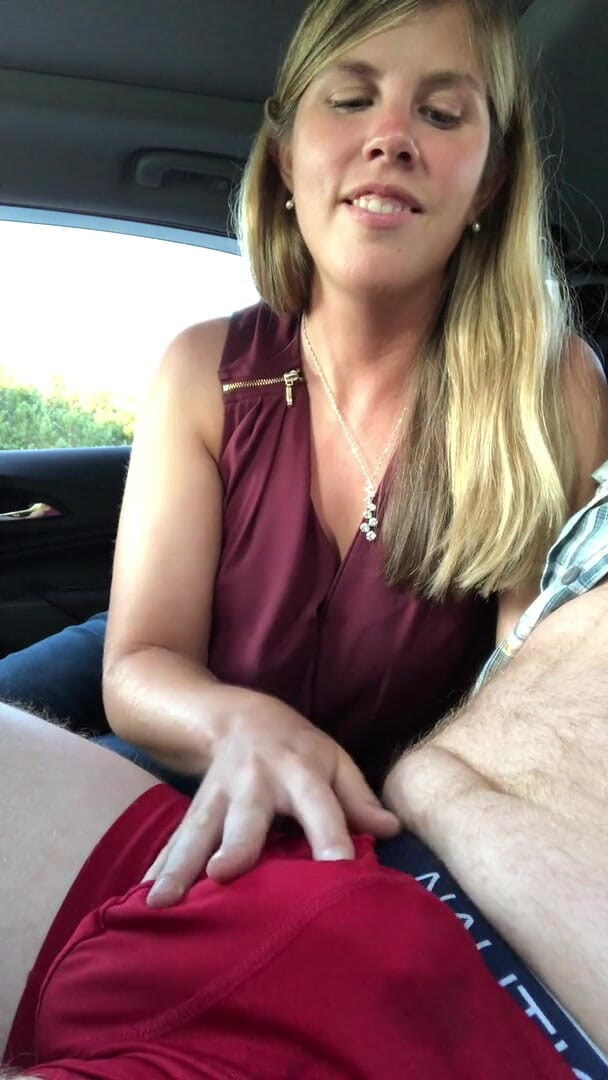 Lisa Brooks: Chupando la polla de mis jefes en el coche