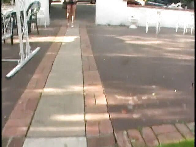 Castings Gone Wild: Une salope blonde se fait lécher la chatte et baiser...