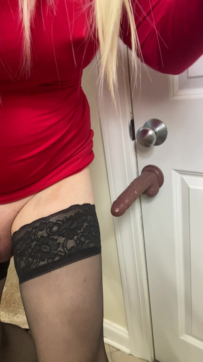 MadisonCD2025: Trans kadın travesti dildoya boşalmaya çalışıyor sonra sürtük orta yaşlı seksi...