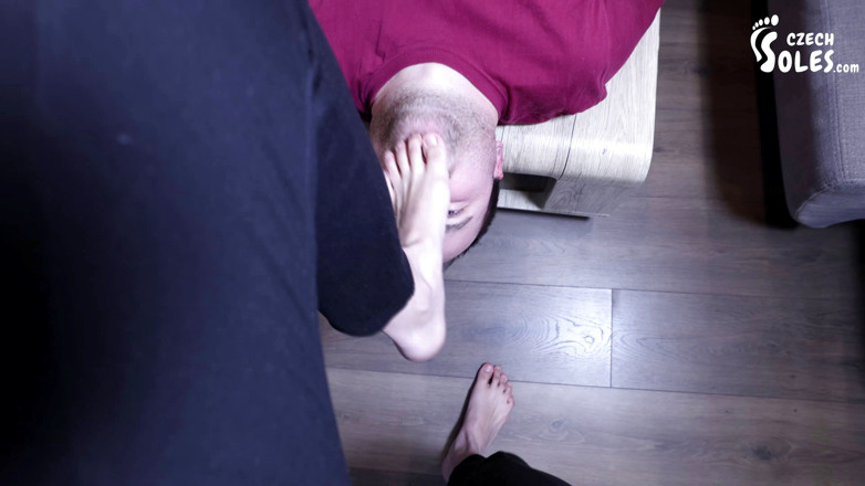 Czech Soles - foot fetish content: Domination des pieds, gorge profonde