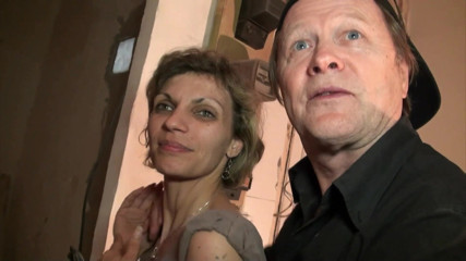 CBD Media: Une petite MILF mature aux cheveux courts fait l'amour hardcore