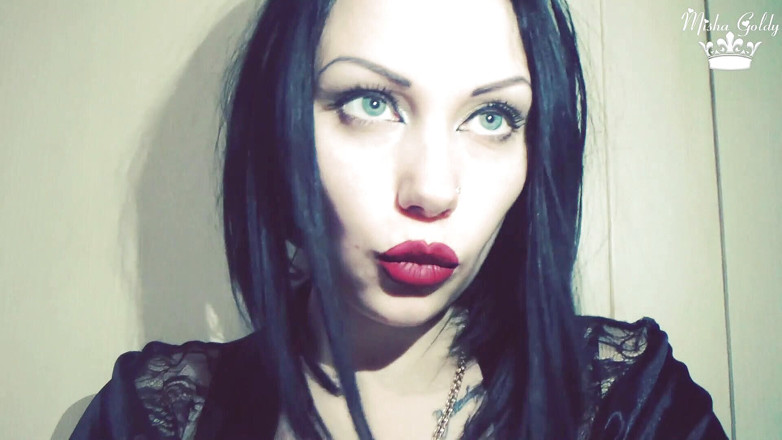 Goddess Misha Goldy: Buze naturale perfecte