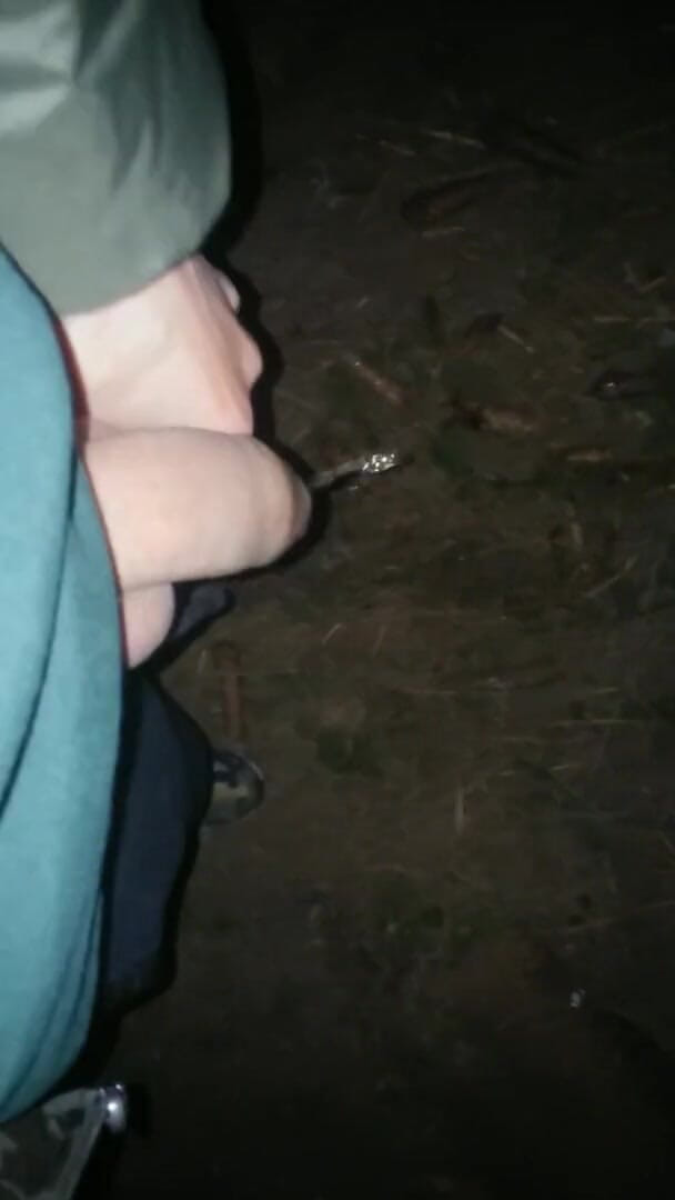 Idmir Sugary: Plnění předkožky piss like balónkem - noční les nesestříhaná Piss