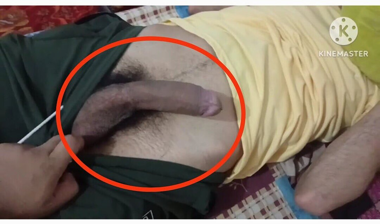 Desi__Panda: Ouah à minuit, j’ai ouvert le pantalon de mon demi-frère pour...