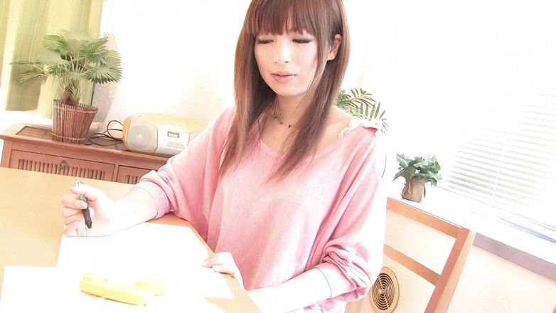 Blowjob Fantasies from Japan: Carina ragazza giapponese si masturba con un vibratore prima di...