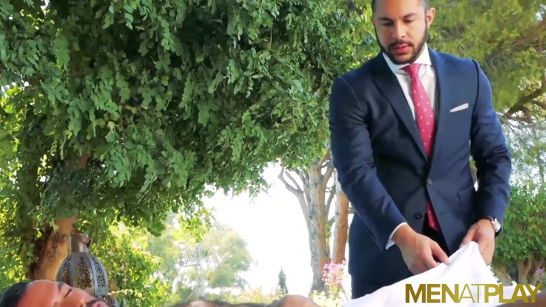 Menat Play: MENATPLAY Muskulöse latino Denis Vega fickt Seth Santoro anal