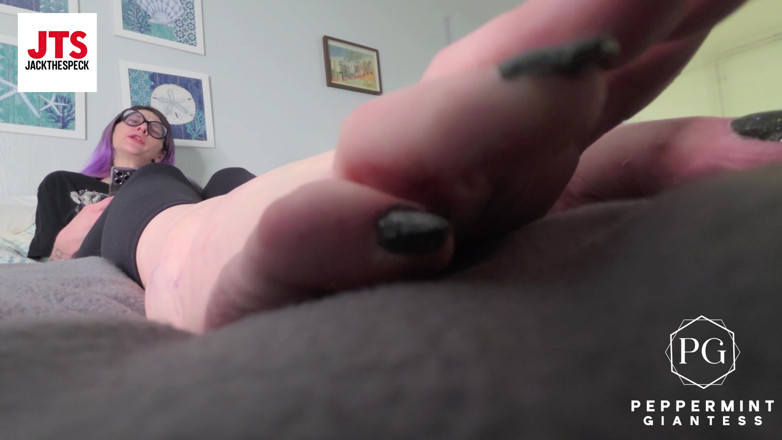 Peppermint Giantess: Servicegrößen pOV Kleine männer verehren riesinnen füße