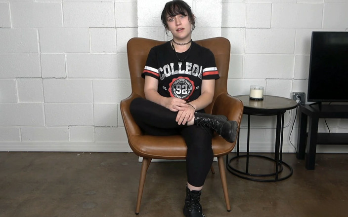 XXX Job Interviews: Ingênua Emo Tomboy É Tudo Que a Garota Ama Anal!