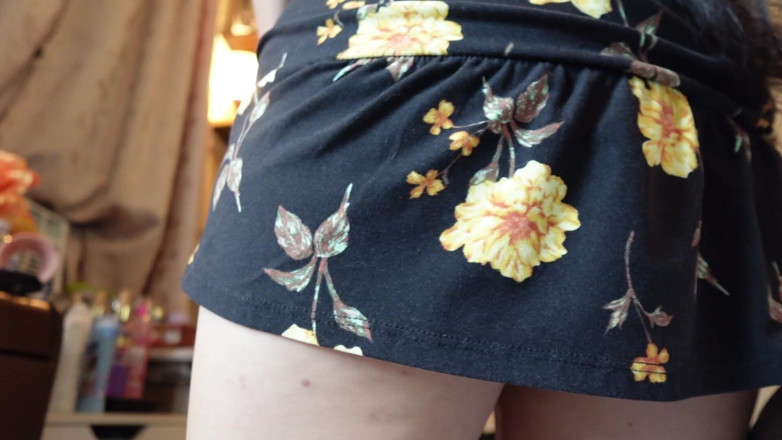 Raven Willow: Mejillas de culo en un vestido de verano