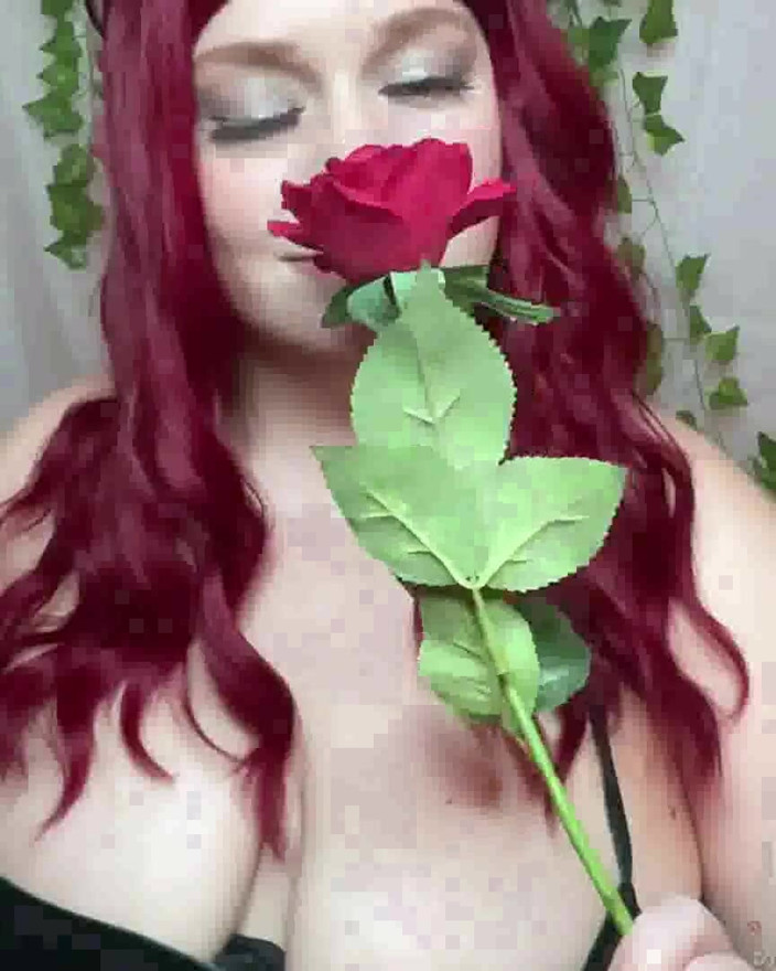 Scarlet Vixen: Poison Ivy je mrdková otrokyně