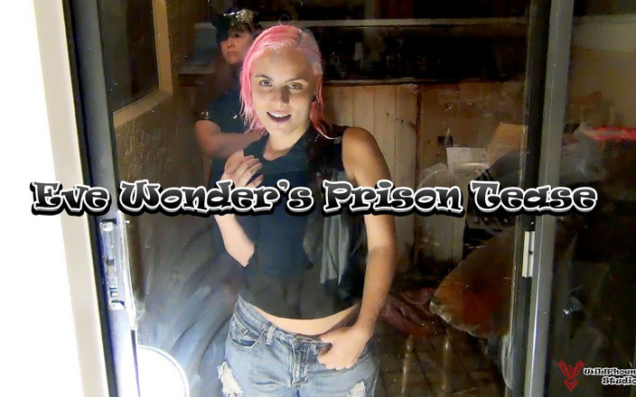 Wild Phoenixxx Studios: Eve Wonder的监狱挑逗：玻璃上的奶子和酒吧后自慰