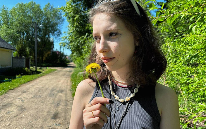 LyalkaRPG: J’ai rencontré une Ukrainienne dans la rue et je l’ai...