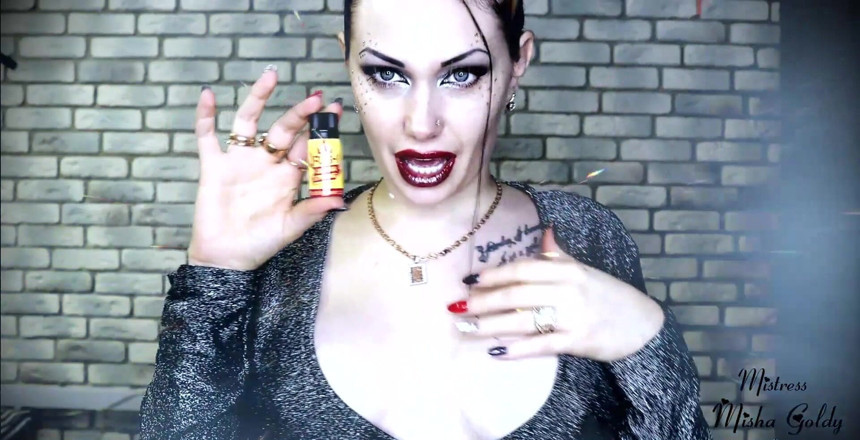 Goddess Misha Goldy: その唇と完璧なおっぱいに抵抗できないことはわかっています。彼らはとても完璧で、あなたはすでにそれらの完璧さに魅了されています