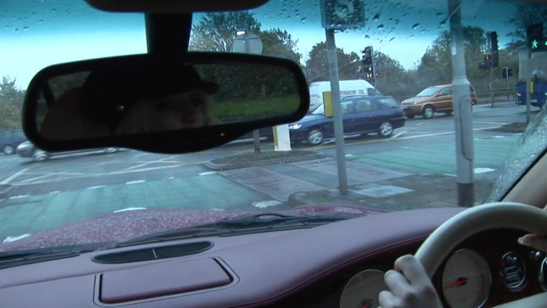 Ride Me In The Car: Rijke kerel heeft zojuist zijn vriendin en zijn sexy blonde...