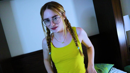 Smash Thots Films: Reese Robbins, étudiante sexy, me donne un toppy baveux