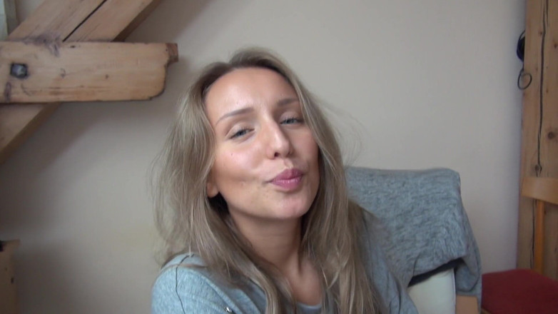 All Those Girlfriends: Mooie tiener Whitney Conroy masturbeert in close-up video