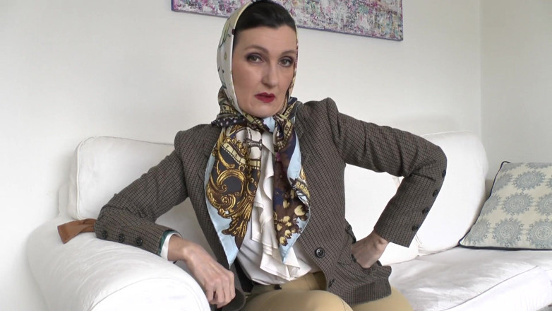 Lady Victoria Valente: Stygg daglig uppgift för min satinslampa, Lady Victoria Valente